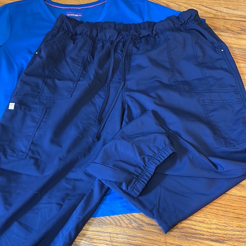 SCRUB SET! - Picture 3 of 3